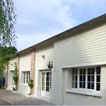 Maison Chaleureuse Proche De Avec Un Grand Jardin Montluçon