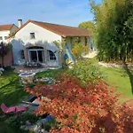 Prázdninový dům Maison Chaleureuse Proche De Avec Un Grand Jardin Montluçon
