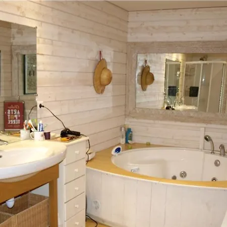 Maison Chaleureuse Proche De Avec Un Grand Jardin Дом отдыха *