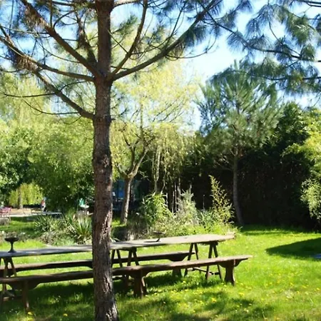 Maison Chaleureuse Proche De Avec Un Grand Jardin