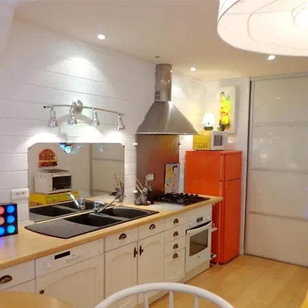 Maison Chaleureuse Proche De Avec Un Grand Jardin モンリュソン