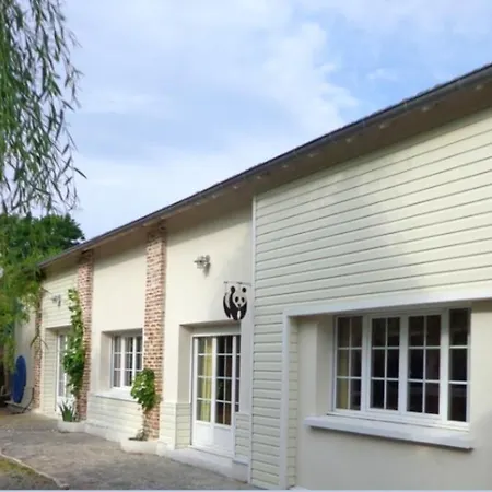 Maison Chaleureuse Proche De Avec Un Grand Jardin Монлюсон