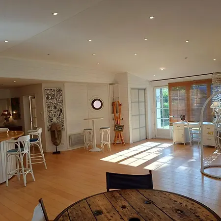 Maison Chaleureuse Proche De Avec Un Grand Jardin
