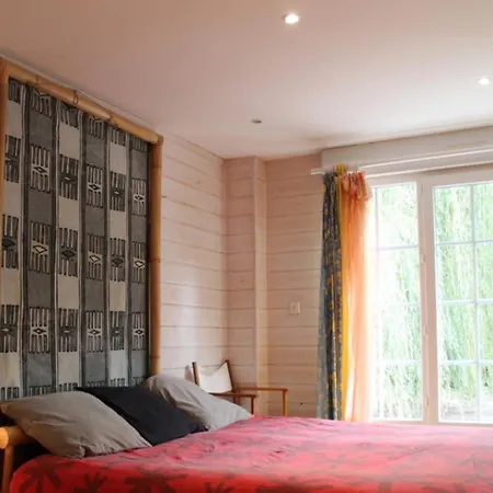 Дом отдыха Maison Chaleureuse Proche De Avec Un Grand Jardin Монлюсон