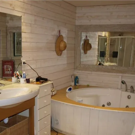 Maison Chaleureuse Proche De Avec Un Grand Jardin *